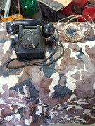 270. Stary telefon ebonitowy, analogowy RWT, z kręconą tarczą, PRL