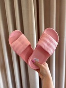 Różowe klapki piankowe