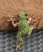 Broszka zielona żabka metal kamień vintage