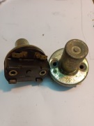 Nożny włącznik świateł drogowych