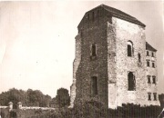 WOJCIECHÓW - Wieża Ariańska  przed odbudową.