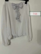 Biała bluzka z kokardą