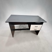 Czarne używane biurko z białymi szufladami 120 x 60 Warszawa Ursynów