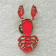 Odznaka-broszka emaliowana z czerwonym rakiem homarem