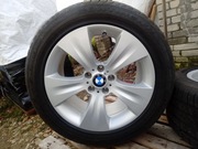 Felgi aluminiowe BMW z oponami. 