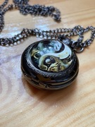 Unikalny zegarek kieszonkowy – dwa smoki pod szkłem, srebrny metal