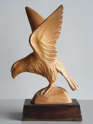 Drewniana rzeźba drapieżnego ptaka, Niemcy, połowa XX wieku 