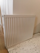 Grzejnik panelowy 70x60 biały + uchwyty + głowica