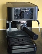 Ekspres kolbowy, ciśnieniowy DeLonghi EC230 ze spieniaczem 