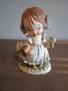 Figurka z porcelany , Dziewczynka 