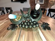 Stojak na dwa wina, w całości metalowy, ręcznie wykonany