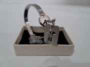 Nowa bransoletka z wisiorkiem dla Par.