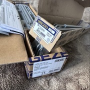 Samozamykacz GEZE2000 wraz z ramieniem