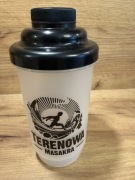 Shaker do białka z miarką i sitkiem