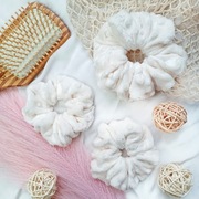 Pluszowa gumka do włosów - scrunchie - rozmiar L