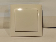 Berker kwadrat Przycisk zwierny (monostabilny) biały + ramka