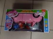 różowy samochód piknikowy z bajki Świnka Peppa