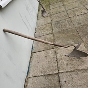 Ręczny pług przyda się nadziałkę  radło do obrzucania ziemniakłw