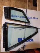 Szyba lewa boczna tył corolla e21 kombi (trójkąt)