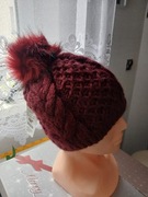 Czapka damska z pomponem 