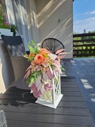 Biały Lampion solarny na cmentarz, Stroik nagrobny z różami, Latarenka 