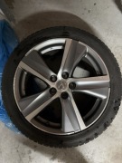 Komplet oryginalnych felg z oponami zimowymi Lexus GS.