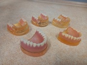 Protezy pokazowe termoplstyczne 4 szt i akrylówka