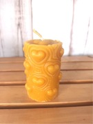 Świeca walec z sercami z wosku pszczelego