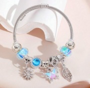 Srebrna bransoletka w stylu Pandora z zawieszkami charmsy