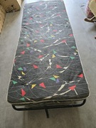 Łóżko polowe z materacami 