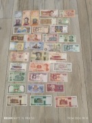 Zestaw 33 banknotów z różnych państw świata w stanie bankowym UNC.