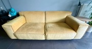Sofa 2.5-osobowa żółta