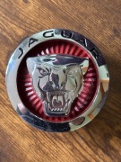 Jaguar I-Pace F-Pace XF XE LIFT Znaczek emblemat grilla 100mm