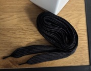 Czarne, szerokie sznurówki