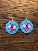 Kolczyki Lego klasyczne kółka z różowymi pinami