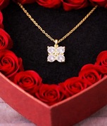 Naszyjnik kwiatuszek z kryształkami. Prezent dla niej na Walentynki 