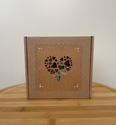 Zestaw mini kosmetyków w ozdobnym pudełku