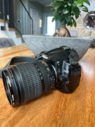 Sprzedam aparat Nikon D5000 + obiektyw 18–105 VR + akcesoria