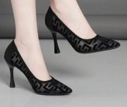 CZARNE CZÓŁENKA SZPIC SIATECZKA ZAMSZ SZPILKA rozm. 39 (B001)