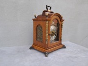 Malutki urokliwy zegar kapliczkowy z fazami księżyca Wuba -1973 r wys 27cm