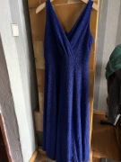 Lśniąca niebieska suknia