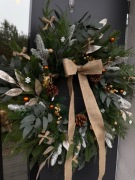 Świąteczny wianek na drzwi