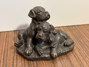 Śliczna figurka jak z brązu urocze pieski psy 