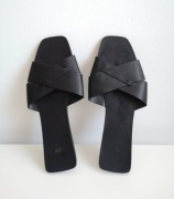 38 czarne stylowe klapki H&M 