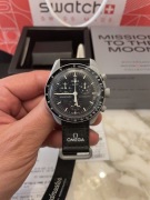 OMEGA X SWATCH MISSION TO THE MOON, KSIĘŻYC