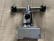 Zacisk do stołu operacyjnego