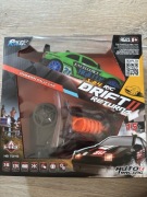 Zdalnie sterowany samochód do driftu.