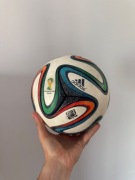 Adidas Brazuca piłka meczowa 
