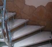 Schody kamienne z montażem 