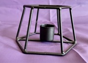 Piękny świecznik ze stali nierdzewnej